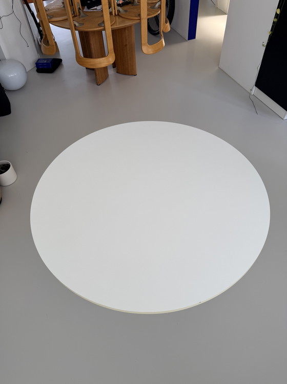Image 1 of Arkana Tulip Maurice Burke - Mesa de comedor