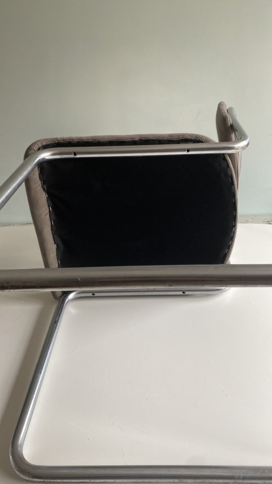 Image 1 of vier Gispen eetkamerstoelen 102 en 101