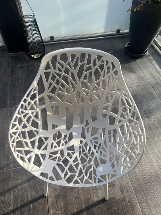 Image 1 of Sillón Fast Forest en blanco crema / Mesa de exterior en aluminio con tablero de cerámica