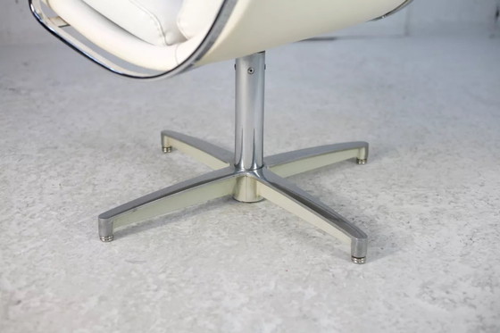 Image 1 of Poltrona girevole "Space Age" in acciaio e similpelle