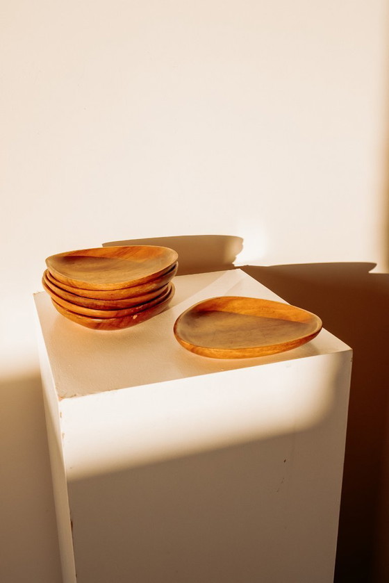 Image 1 of Assiettes à gâteaux vintage en bois, lot de 6