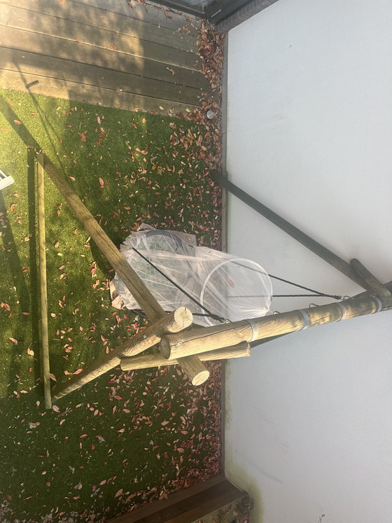 Image 1 of Houten schommel installatie. Inclusief drie schommels. Ook geschikt voor hangstoel of hangbank  