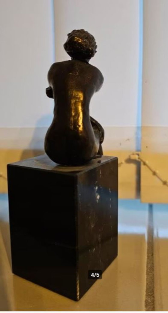 Image 1 of Carrie Ammerlaan brons meisje op graniet