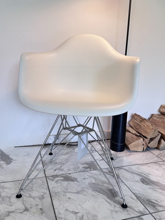 Image 1 of Vitra Sillón Eames de plástico DAR