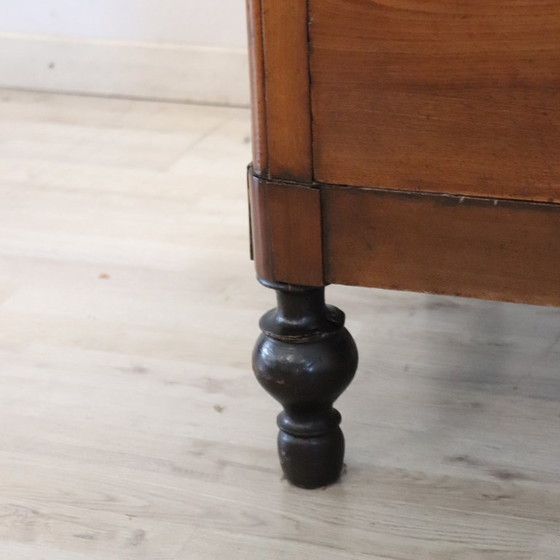 Image 1 of Commode ancienne en noyer massif, Italie, XIXe siècle