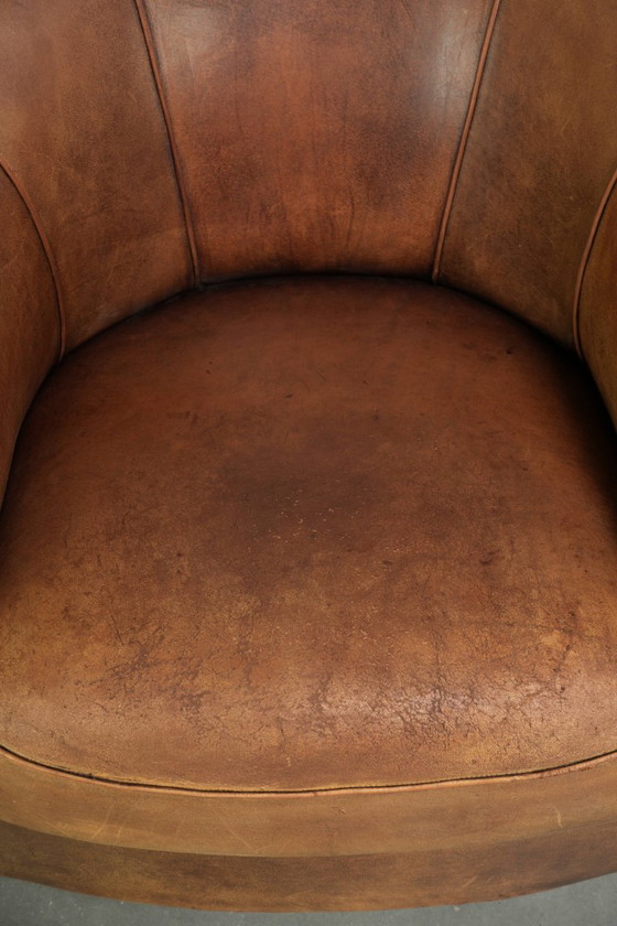 Geleefde schapenleren clubfauteuil met een mooi vintage patina en een comfortabele zit – Leather (photo 6 of 13)