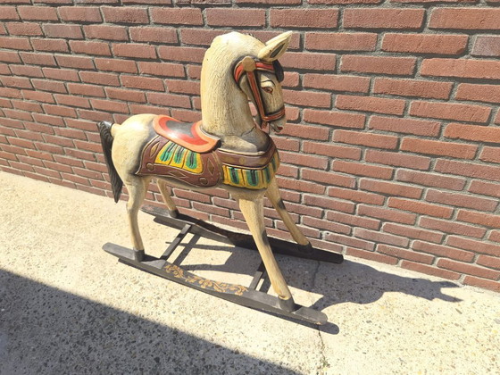 Image 1 of Magnifique vieux cheval à bascule en bois