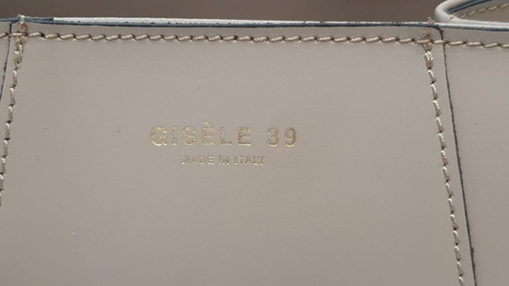 Image 1 of Gisèle 39 Ledertasche, die sich in einen „Venus“-Rucksack verwandeln lässt. Neu