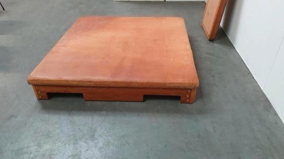 Image 1 of Tavolino vintage, mobiletto da palestra, scatola per ginnastica, imbracatura in pelle, teak anni '70