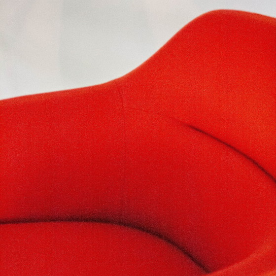 Image 1 of Poltrona girevole con pouf Cassina Auckland