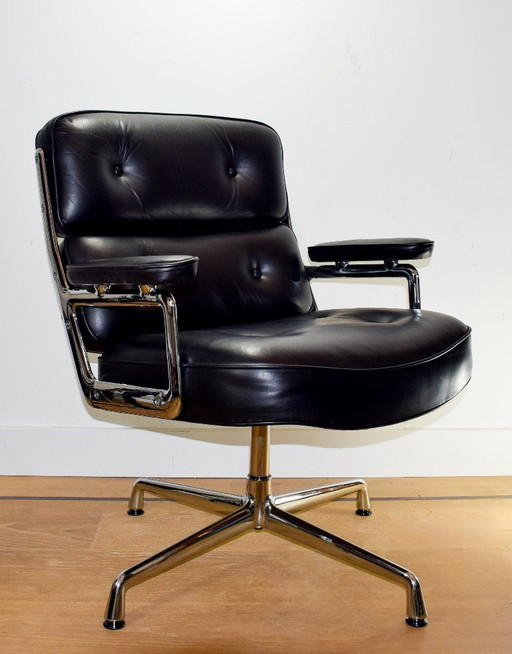 Vitra Eames Lobby Chair ES 108 in black leather and chrome