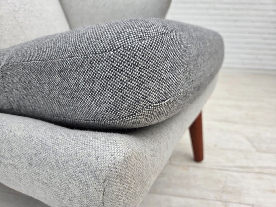 Image 1 of 1970er Jahre, dänischer Sessel mit hoher Rückenlehne und Hocker, Wolle, Teakholz.