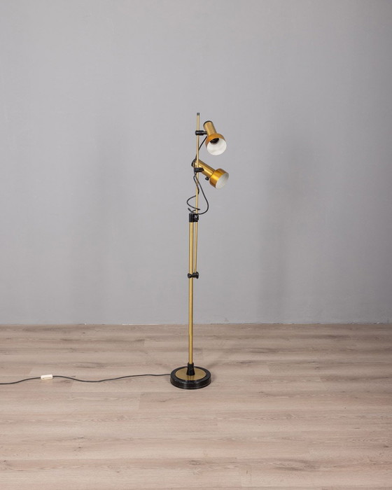 Image 1 of Lampadaire vintage des années 70 en laiton doré avec deux lampes, design italien