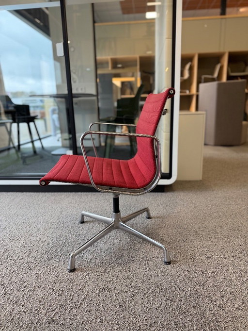4x Vitra EA107 Eames Aluminum Chair Hopsak rosso ricondizionato