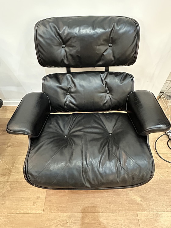 Image 1 of Een paar Eames loungestoelen