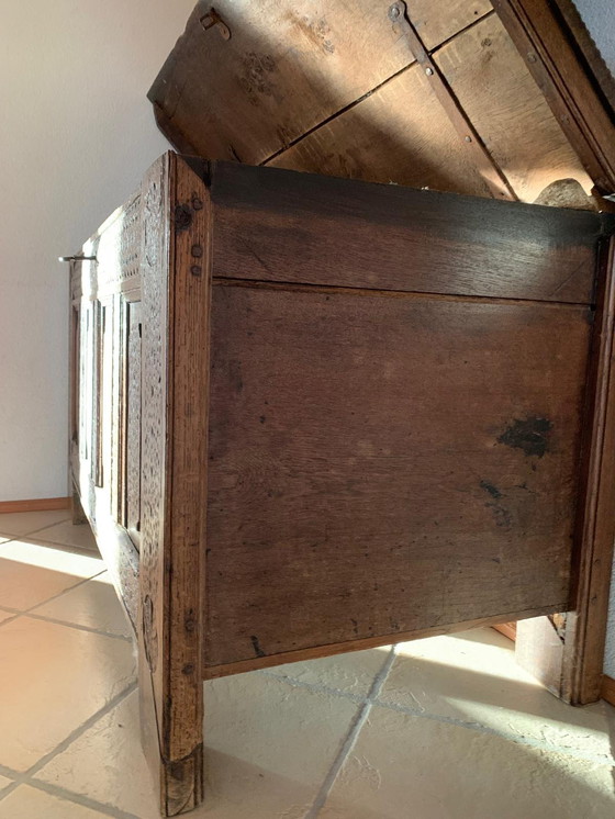 Image 1 of Antike hölzerne Deckentruhe