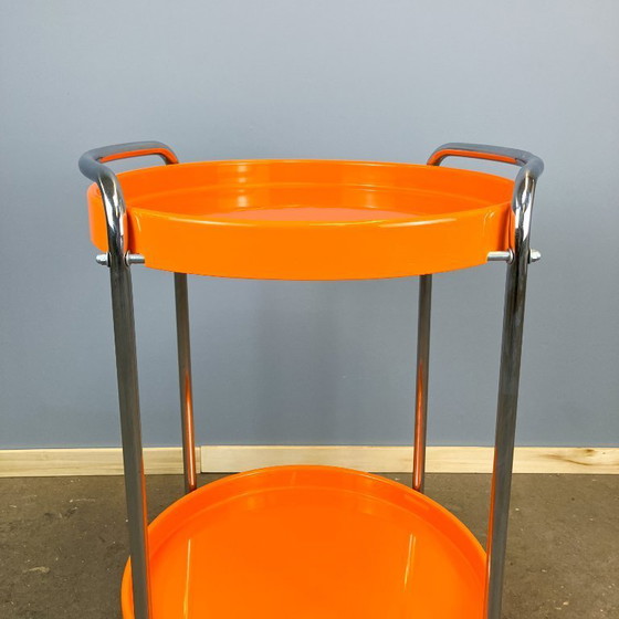Image 1 of Carrello di servizio Space Age, vassoi cromati e in plastica arancione, anni '70