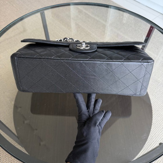Image 1 of Borsa Chanel Classic Flap Maxi - Caviar 33CM, chiusura singola con patta, trapuntata, nera, con finiture argentate, serie 13