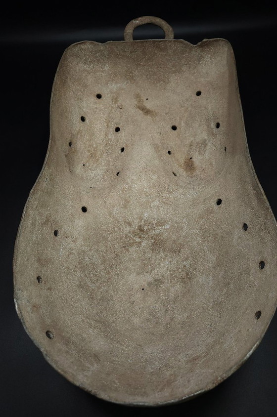 Image 1 of Arte africana • Maschera per il ventre Ndimu • Makonde • Tanzania • Alluminio