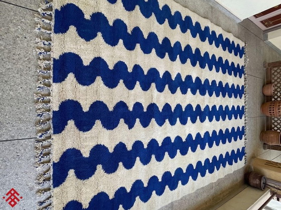 Tapis Marocain Ondulé Bleu Cobalt & Ivoire | Tapis Rayé Fait Main | Tapis Berbère en Laine - 180 x 270 cm (photo 3 of 6)
