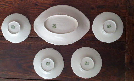 Image 1 of Oval dish with 4 cake plates, England