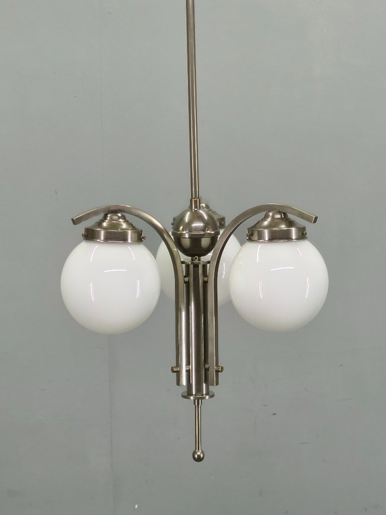 Image 1 of Art Deco kroonluchter uit de jaren 30 van nikkel met opaalglazen bollen.