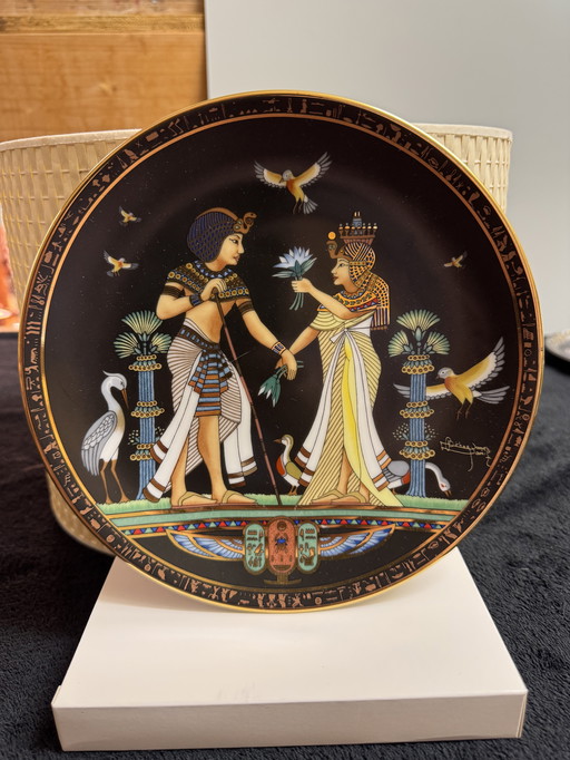 "The Legend of Tutankhamun" | 7 hand-painted porcelain collector plates in gold | mint condition