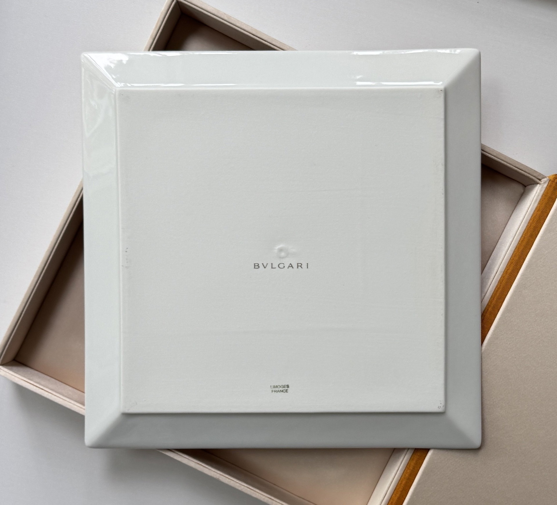 ブルガリ　プレート Bvlgari porcelain plate | €100 | Whoppah