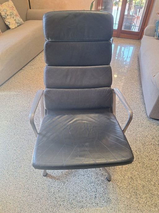 Poltrona Vitra Soft Pad Chair EA 222 Charles Eames