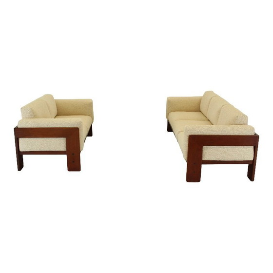 Image 1 of Sofá de tres plazas "Bastiano" restaurado en bouclé blanco roto y nogal, de Afra y Tobia Scarpa para Gavina, 1966