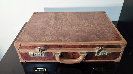 Image 1 of Hoogwaardige aktetas voor 24 uur gebruik, vervaardigd uit wortelhout en leer, Italië, ca. 1980-1985.