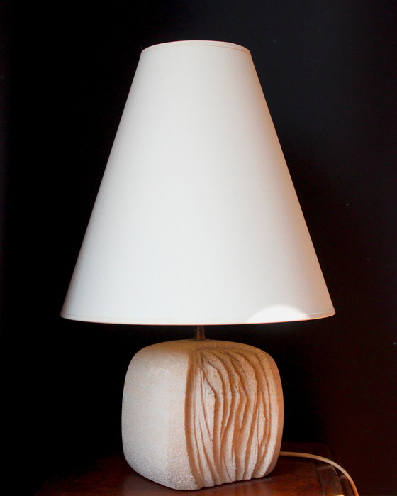 Image 1 of Elegante tafellamp in Gardsteen gesneden in de stijl van Albert Tormos