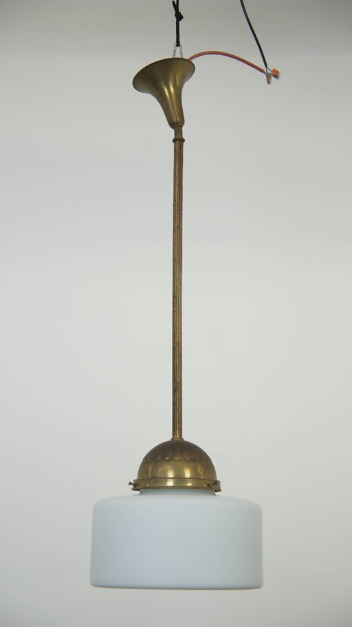 Lámpara colgante clásica de estilo vintage con cristal y latón.