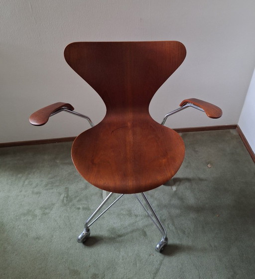 Bureaustoel Fritz Hansen model 3217
