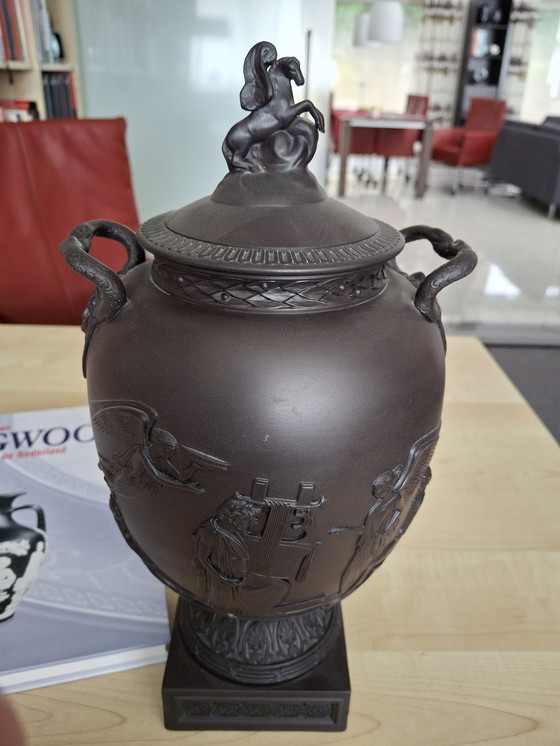Image 1 of Homeric Vase Wedgwood Black Basalt