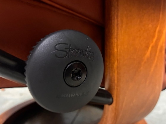 Image 1 of Poltrona girevole Ekornes stressless in pelle marrone 