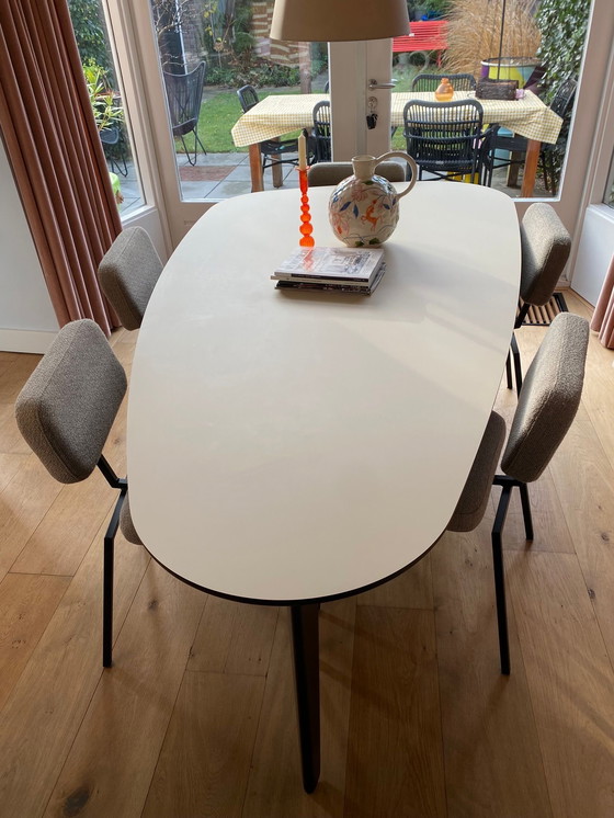 Image 1 of Dining room table Leolux type Bondi