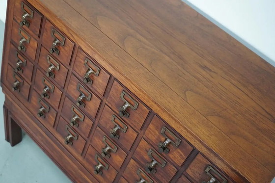 Image 1 of Antiguo armario de farmacia/archivador holandés de madera noble, década de 1920