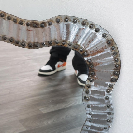 Image 1 of Specchio Da Parete Brutalist Borchiato In Metallo Anni 60 Design Modernariato