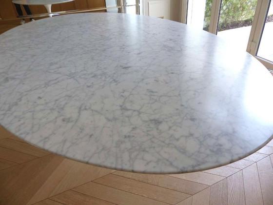 Image 1 of Table " Saarinen Dining Table - Oval " en marbre Statuarietto satiné by KNOLL design Eero Saarinen - 244 cm