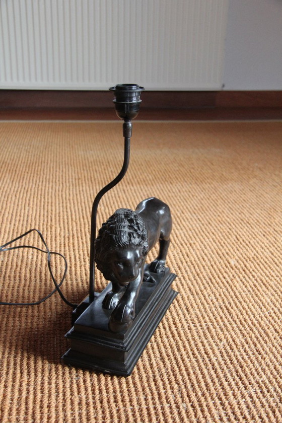 Image 1 of Base especial para lámpara de mesa con león de peltre (aleación de estaño)