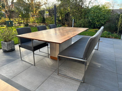 Bert Plantagie Hidden – opgeknapte design eetkamer- en salonset (noten + RVS)