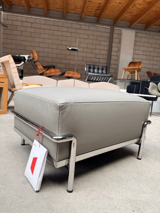 Image 1 of Repose-pieds Cassina LC2