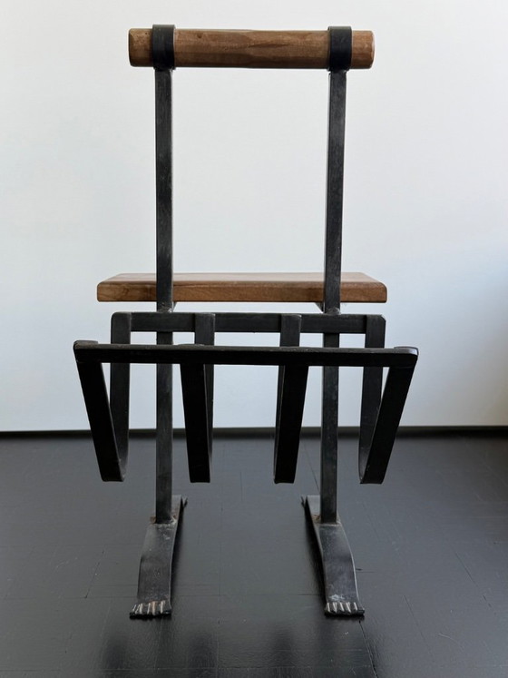 Brutalist wrought iron magazine rack with shelf, 1950s – Wood (photo 6 of 11)
