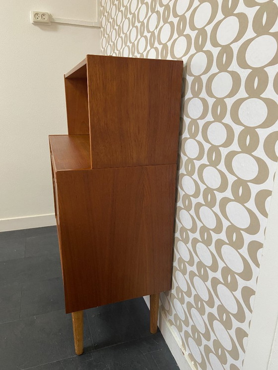 Image 1 of Kast met schuifdeuren, lade en opzetgedeelte van Aejm Møbler