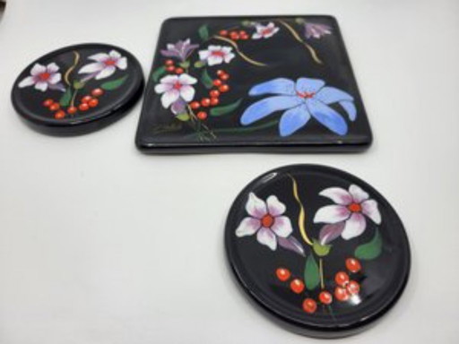 Sottobicchieri smaltati e sottobicchieri di Manufacture Des Emaux De Longwy 1798, Francia, anni '70, set di 3