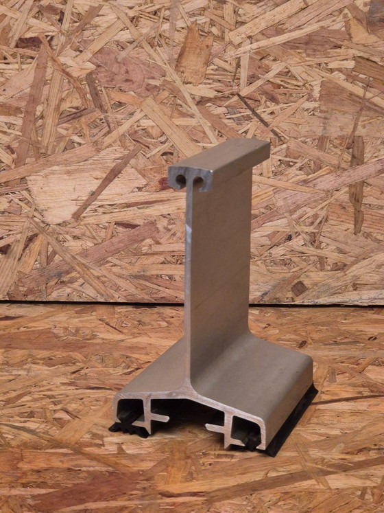 Image 1 of Jean Prouvé: Verstevigingsgedeelte van 10 cm - CIMT 1962