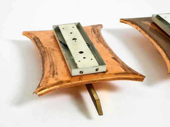 Image 1 of Appliques murales d'église uniques, grandes et lourdes, de style milieu du siècle, en cuivre et laiton