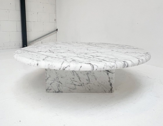 Image 1 of Couchtisch aus massivem Carrera-Marmor, 1980er Jahre