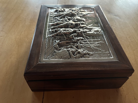 Image 1 of Scatola per sigari in argento/legno con splendido altorilievo e scena visibile nei dettagli